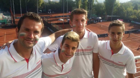 България играе с домакина Унгария за седмото място на Junior Davis Cup България играе с домакина Унгария за седмото място на Junior Davis Cup