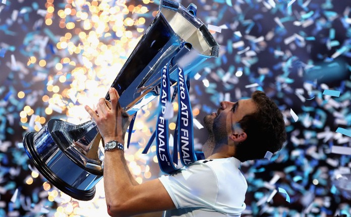 LONDON, ENGLAND - NOVEMBER 19: Grigor Dimitrov of Bulgaria lifts the trophy as he celebrates victory following the singles final against David Goffin of Belgium during day eight of the 2017 Nitto ATP World Tour Finals at O2 Arena on November 19, 2017 in London, England. (Photo by Clive Brunskill/Getty Images)