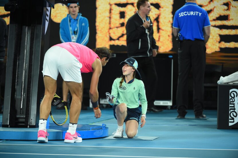 Обзор на ден №4 от Australian Open: Петсетови драми, стара вражда и целувки Обзор на ден №4 от Australian Open: Петсетови драми, стара вражда и целувки