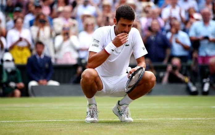 Wimbledon 2019 Djokovic eat grass