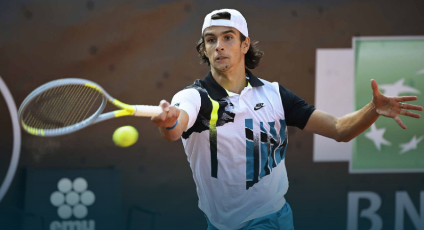 Лоренцо Музети стана първият 1/4-финалист на ATP турнир, роден през 2002 г. Лоренцо Музети стана първият 1/4-финалист на ATP турнир, роден през 2002 г.
