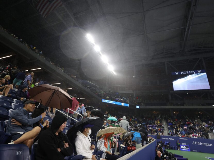 Наводненият Ню Йорк забави днешните мачове на US Open с час Наводненият Ню Йорк забави днешните мачове на US Open с час