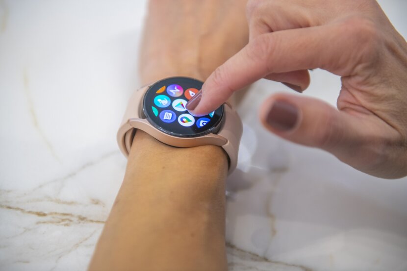 Galaxy Watch 4: плащайте и снимайте с китката си