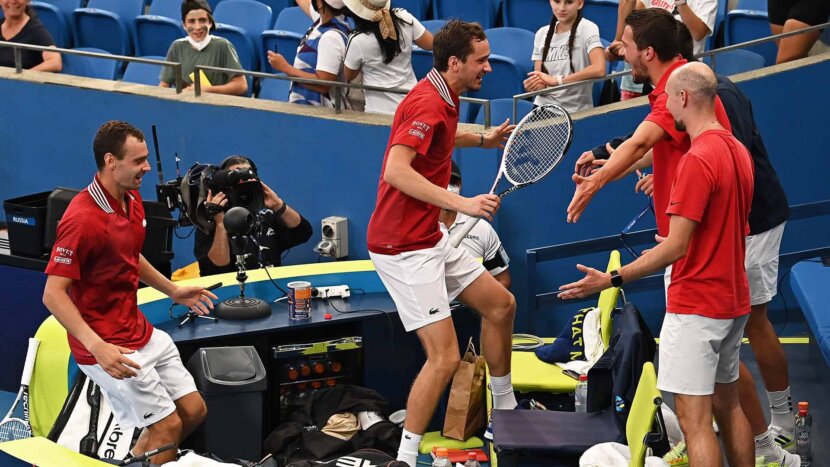 "Приятелски огън" и топка през мрежата: най-забавните моменти от ATP Cup (видео) "Приятелски огън" и топка през мрежата: най-забавните моменти от ATP Cup (видео)