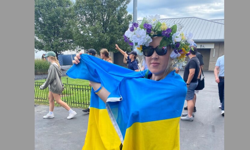 Скандал в Синсинати: Жена бе изгонена от турнира в заради украинско знаме Скандал в Синсинати: Жена бе изгонена от турнира в заради украинско знаме