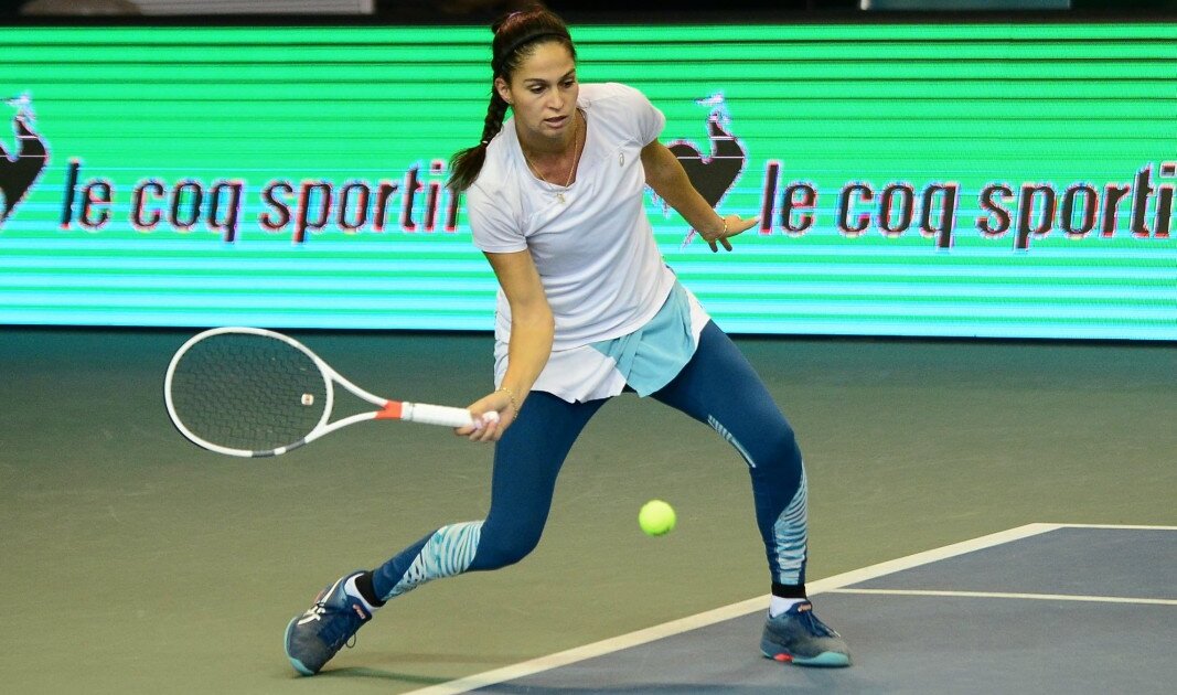 ITF W60 Барселона, първи кръгИзабелла Шиникова – Ариане Хартоно 6-0,