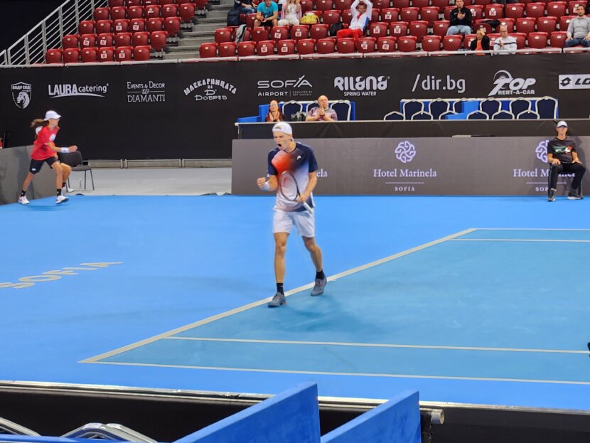На живо: Пьотр Нестеров - Салваторе Карузо 7-6(4) 6-4 На живо: Пьотр Нестеров - Салваторе Карузо 7-6(4) 6-4