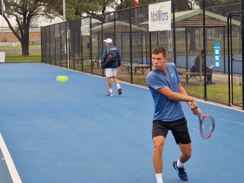 Контузен Радулов отпадна на четвъртфиналите на младежкия Australian Open Контузен Радулов отпадна на четвъртфиналите на младежкия Australian Open