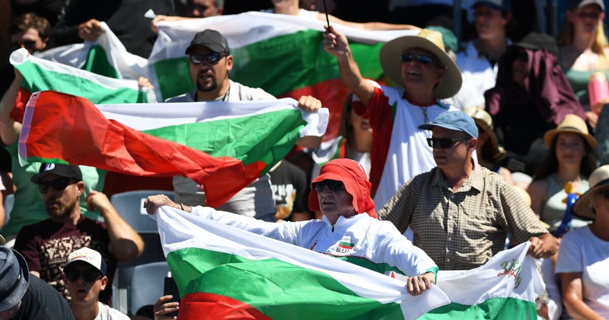 Многобройна българска агитка изгледа мачовете на България срещу Нова Зеландия