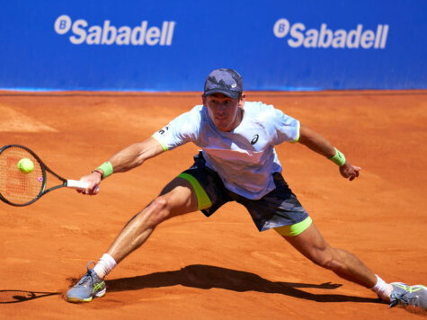 De-Minaur-clay