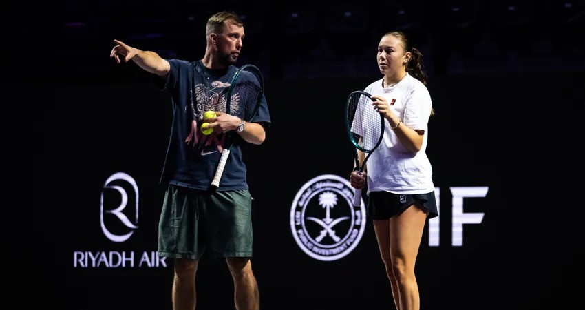 Наставникът на Аманда Анисимова – Хендрик Влеесхуверс бе обявен за