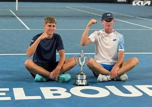 Димитър Кисимов спечели титлата на двойки при юношите на Australian Open Димитър Кисимов спечели титлата на двойки при юношите на Australian Open