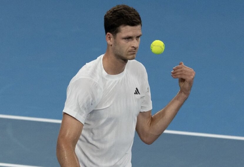 Триумфално завръщане за Хуркач, победи лесно Зверев. Швьонтек довърши задачата Триумфално завръщане за Хуркач, победи лесно Зверев. Швьонтек довърши задачата