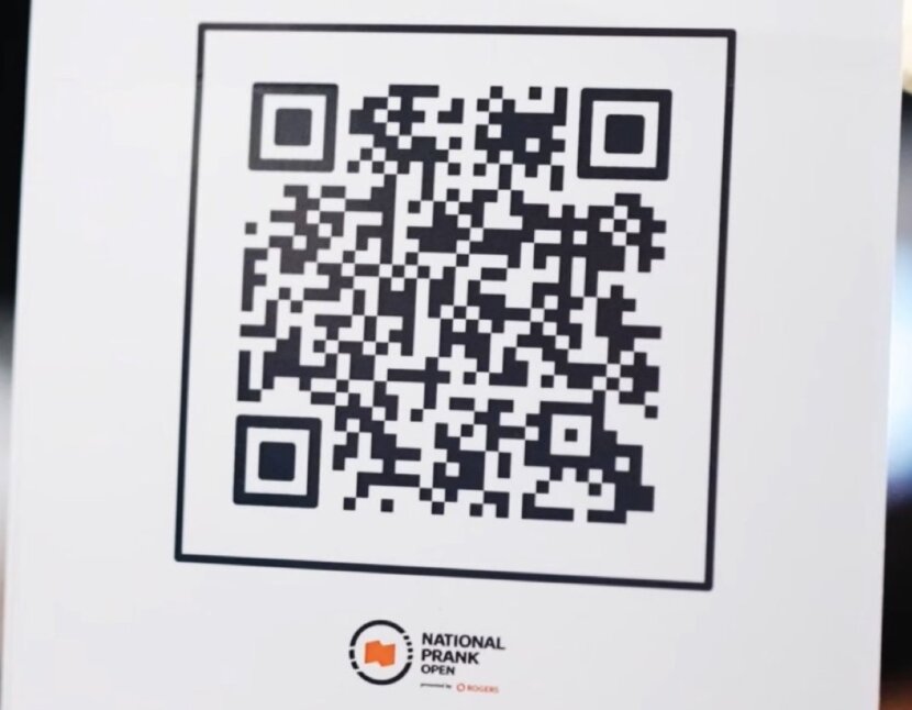 Фалшивият QR код: Каспър Рууд се позабавлява с колегите си Фалшивият QR код: Каспър Рууд се позабавлява с колегите си